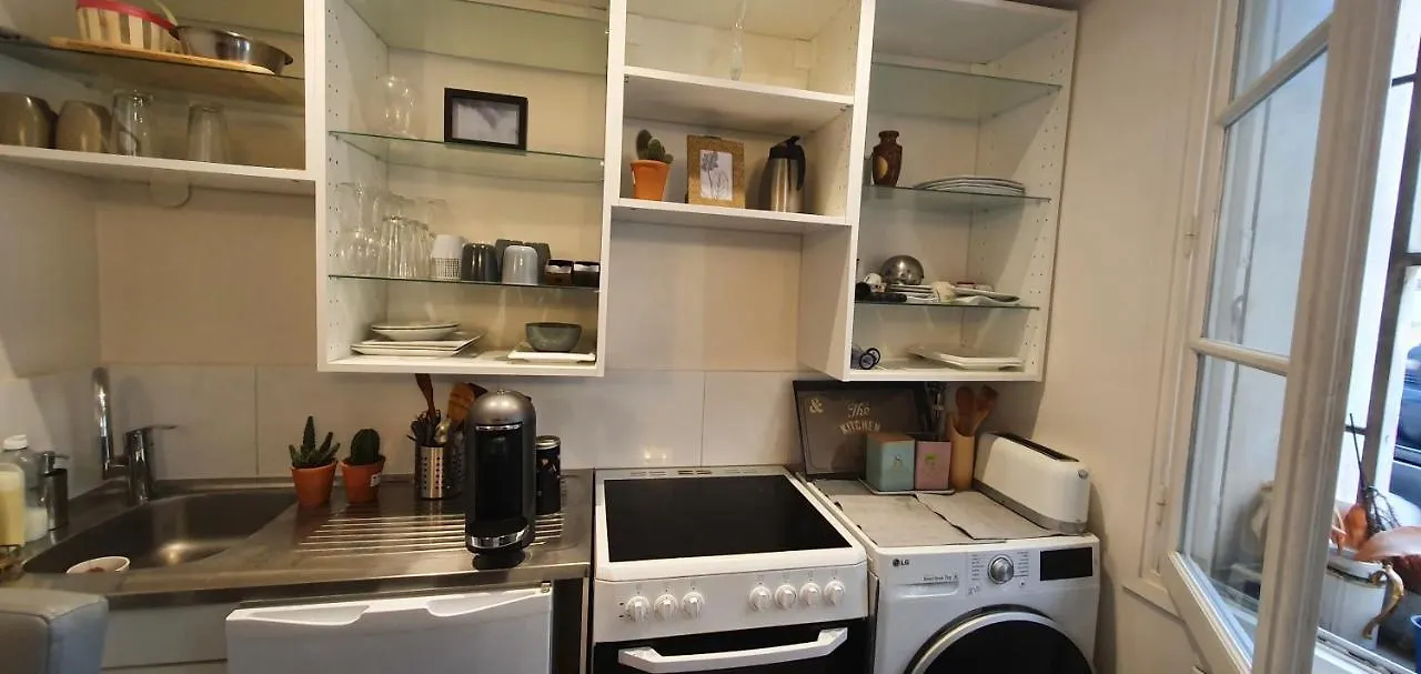 Stuning Place ,Gare Montparnasse ,Center Paris ,Front Of Metro Apartment 0*,  France