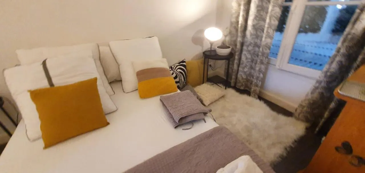 Stuning Place ,Gare Montparnasse ,Center Paris ,Front Of Metro Apartment