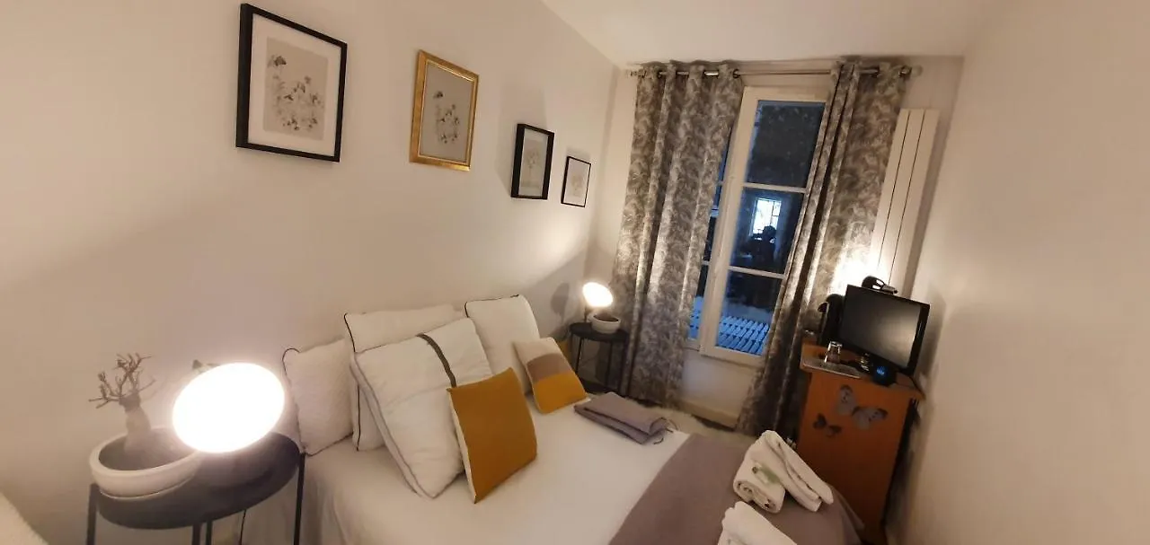 Stuning Place ,Gare Montparnasse ,Center Paris ,Front Of Metro Apartment