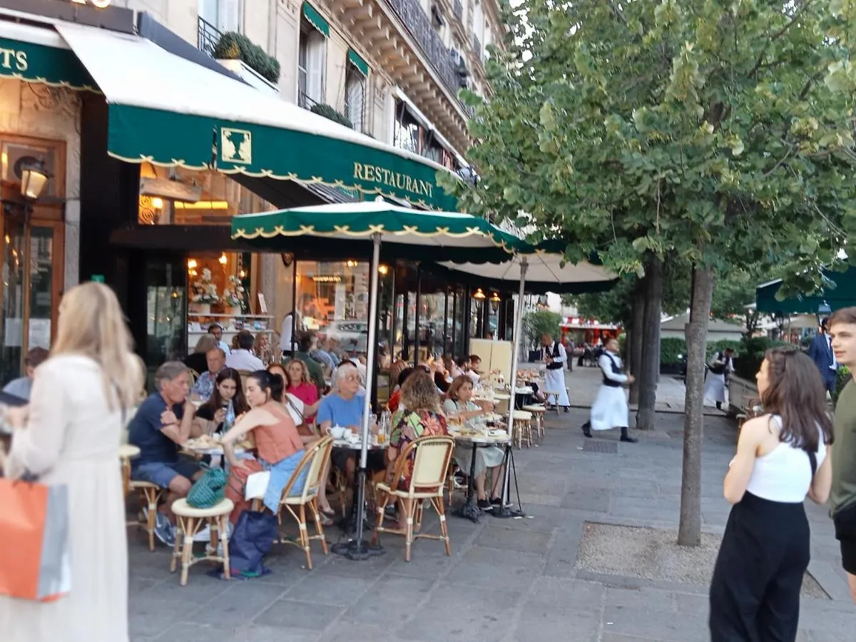 Stuning Place ,Gare Montparnasse ,Center Paris ,Front Of Metro Apartment