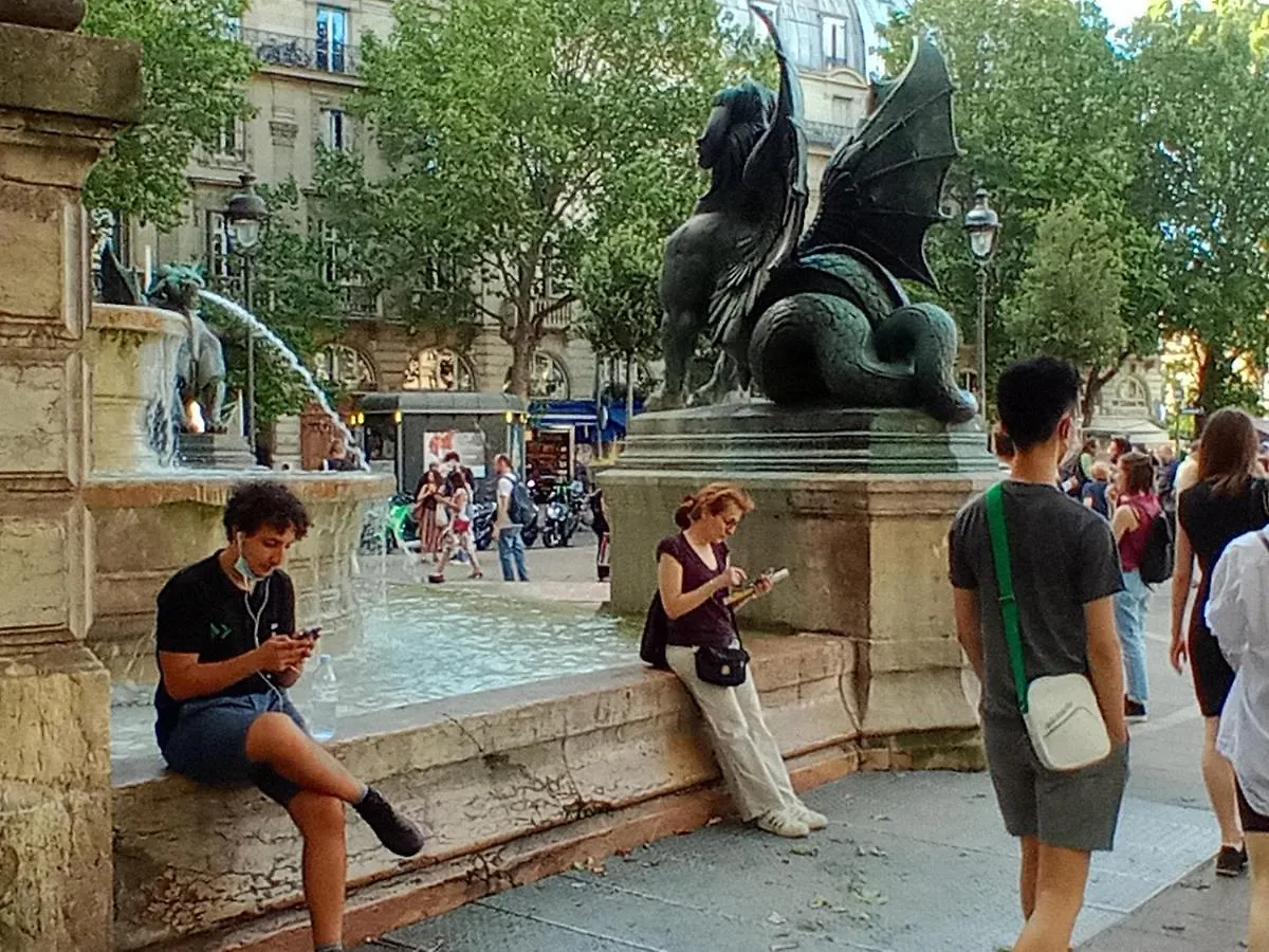 Homestay Stuning Place ,Gare Montparnasse ,Center Paris ,Front Of Metro Apartment