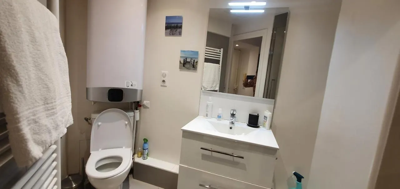 Homestay Stuning Place ,Gare Montparnasse ,Center Paris ,Front Of Metro Apartment France