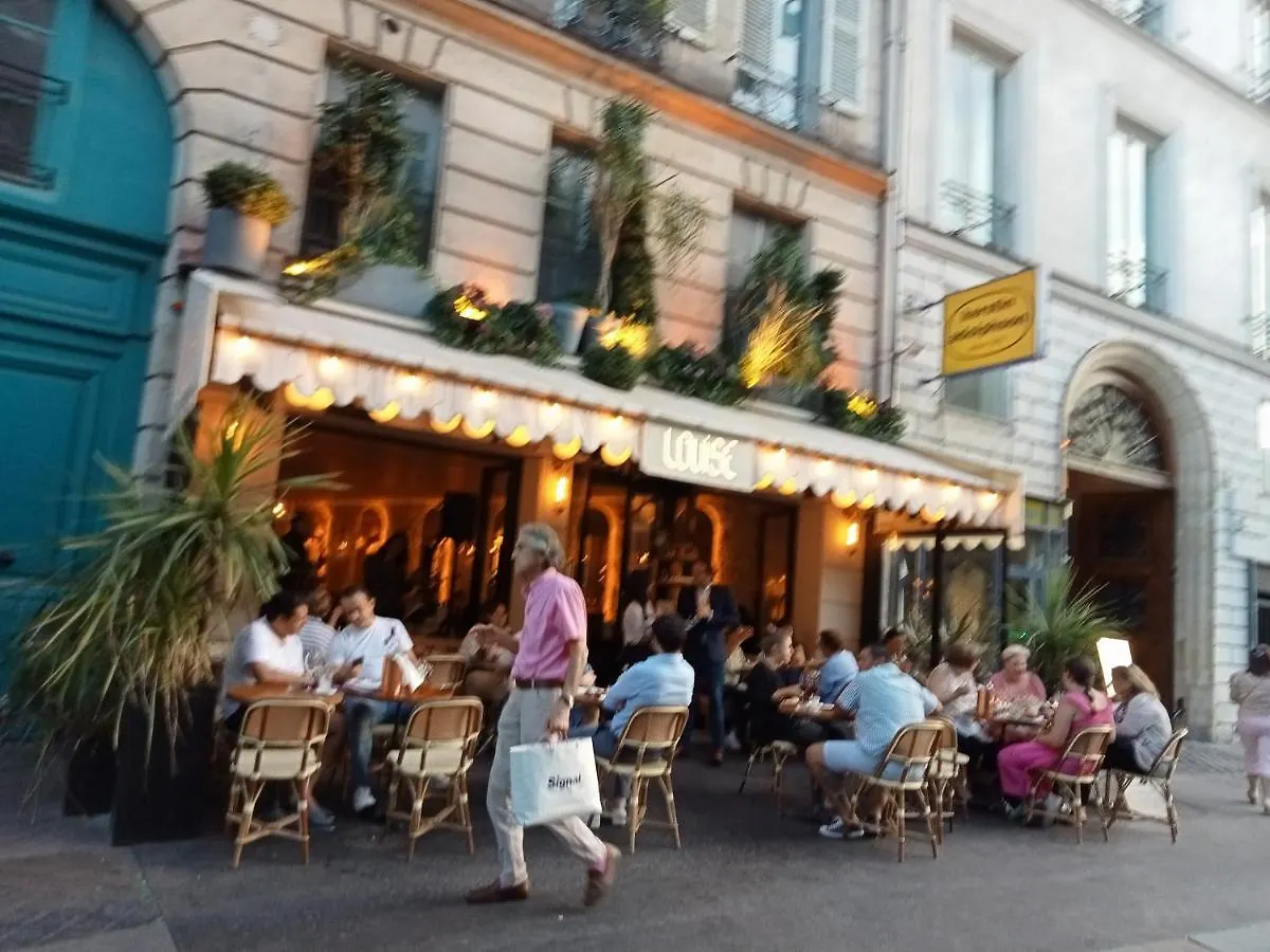 Stuning Place ,Gare Montparnasse ,Center Paris ,Front Of Metro Apartment 0*,