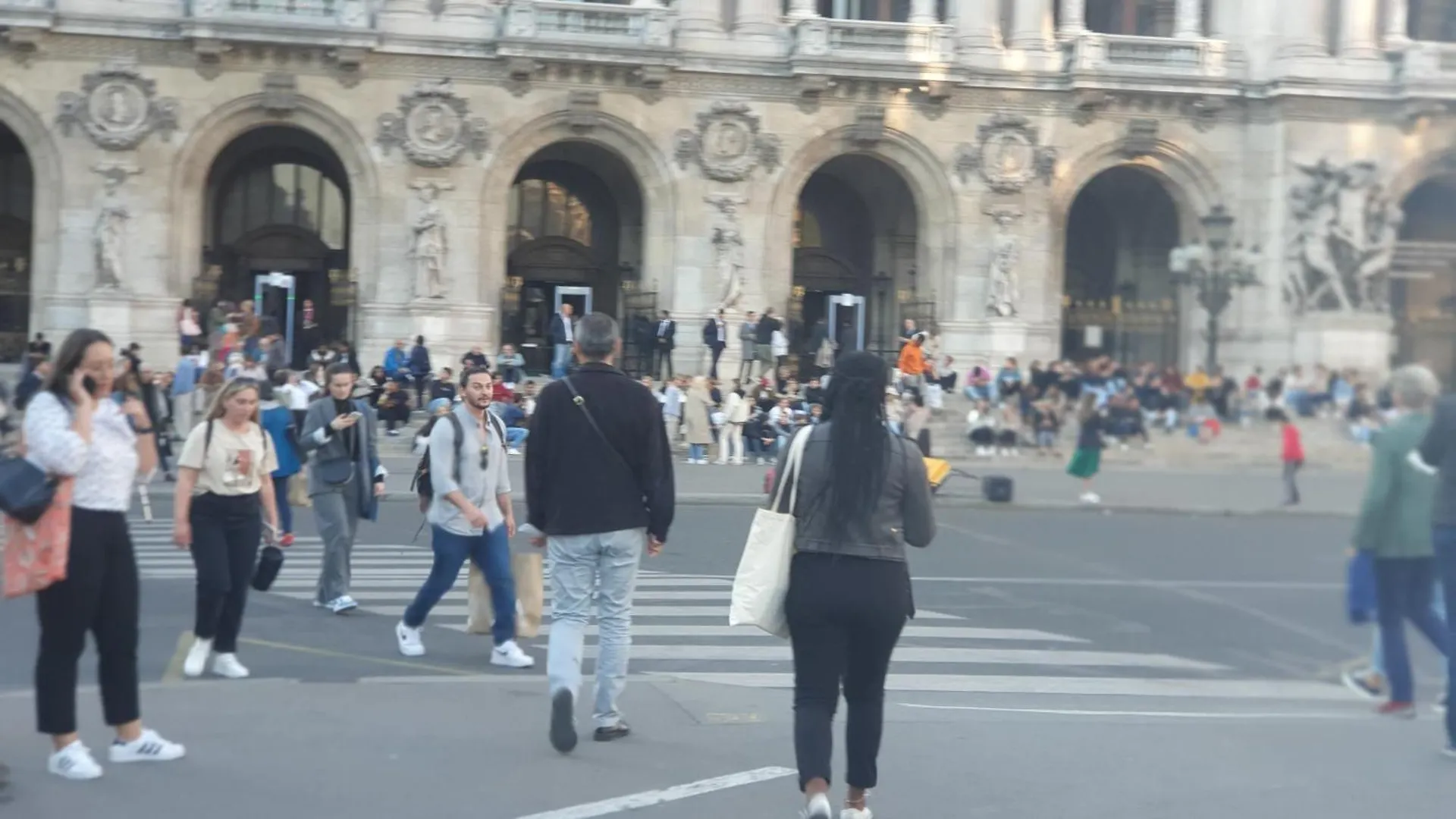 Homestay Stuning Place ,Gare Montparnasse ,Center Paris ,Front Of Metro Apartment