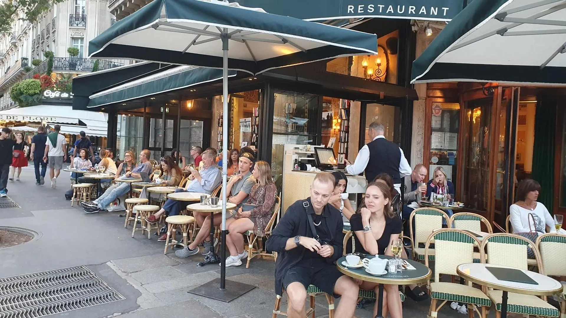 Homestay Stuning Place ,Gare Montparnasse ,Center Paris ,Front Of Metro Apartment