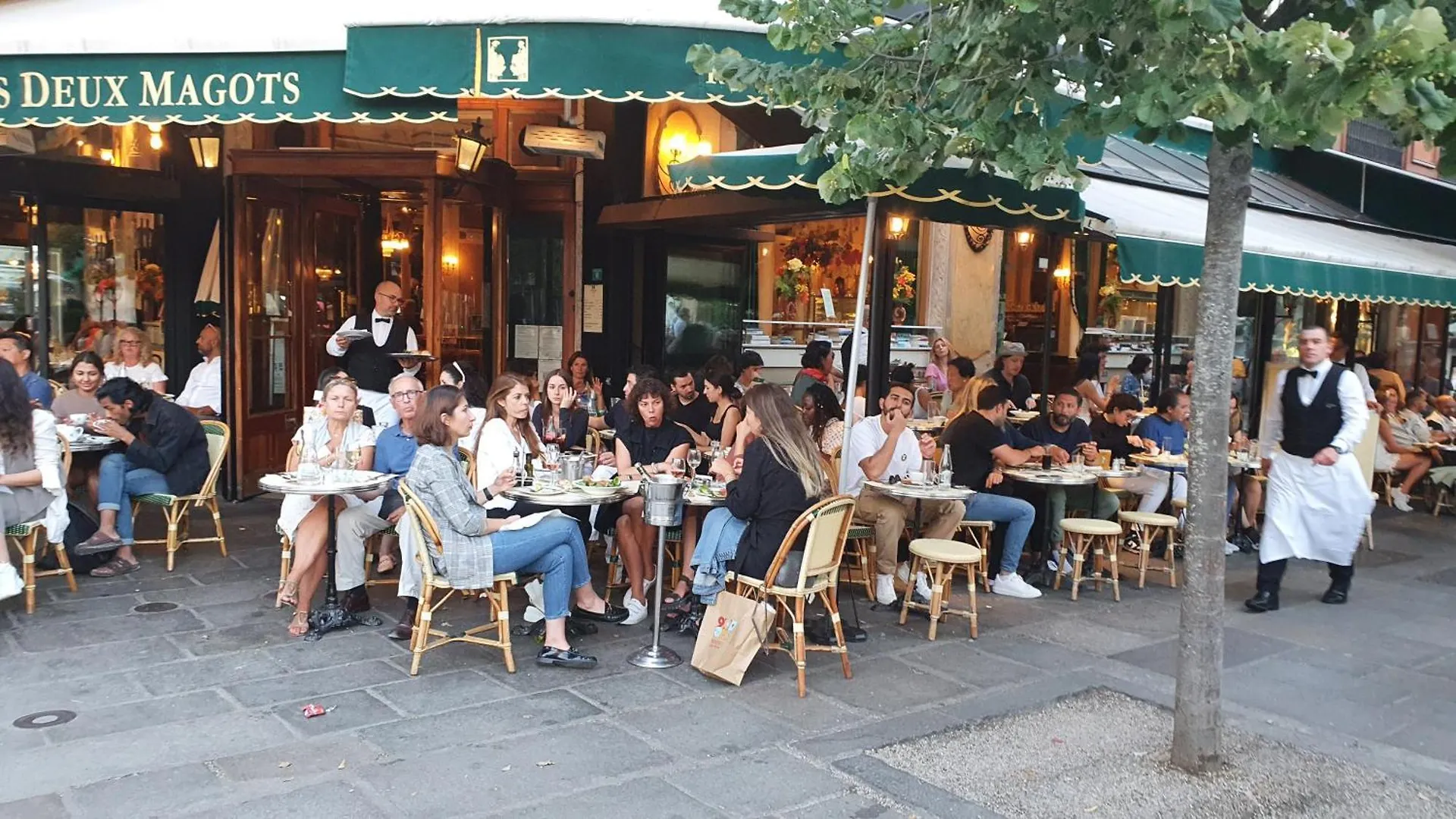 Stuning Place ,Gare Montparnasse ,Center Paris ,Front Of Metro Apartment 0*,