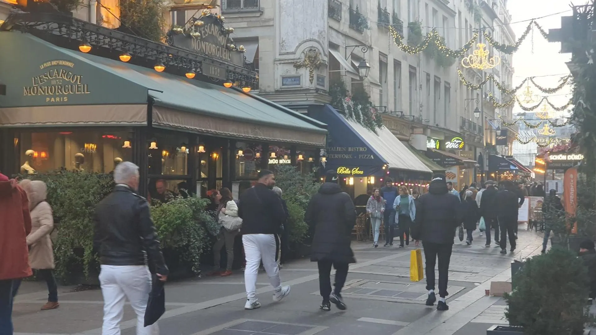 Stuning Place ,Gare Montparnasse ,Center Paris ,Front Of Metro Apartment Homestay