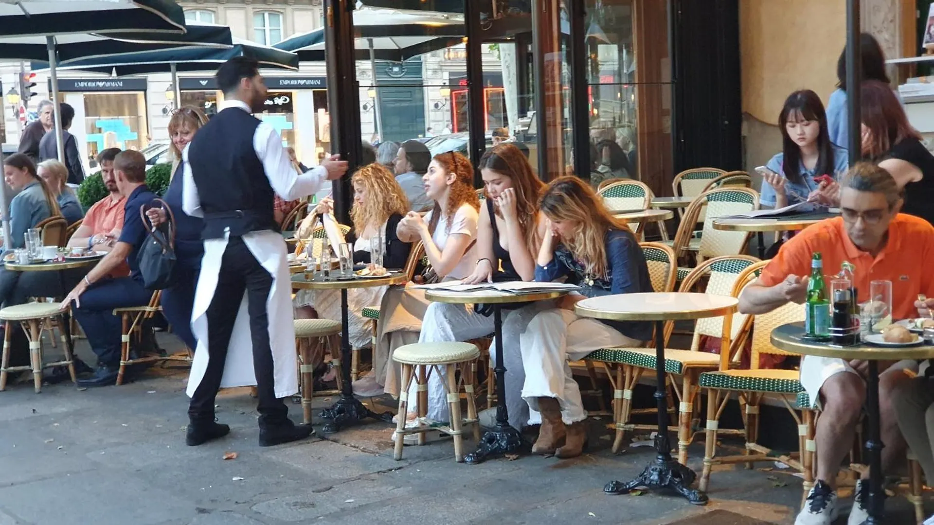 Stuning Place ,Gare Montparnasse ,Center Paris ,Front Of Metro Apartment 0*,