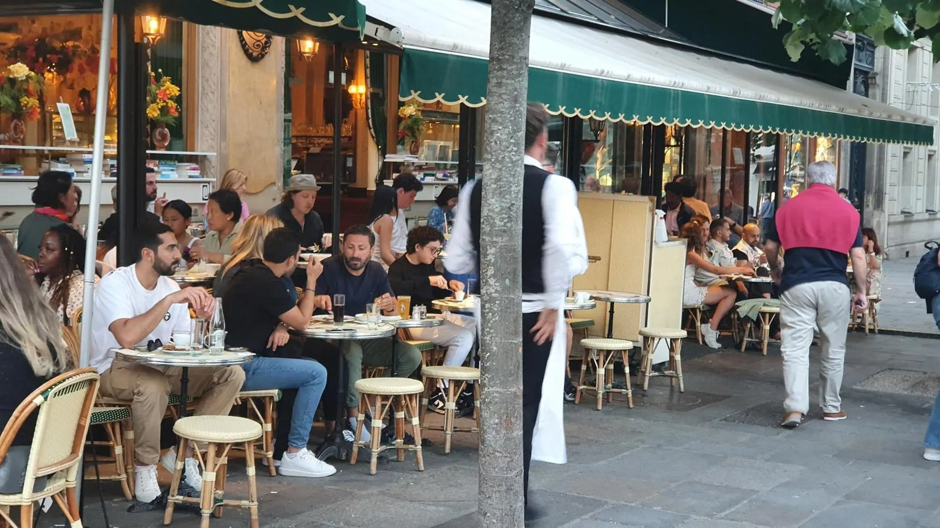 Stuning Place ,Gare Montparnasse ,Center Paris ,Front Of Metro Apartment 0*,  France