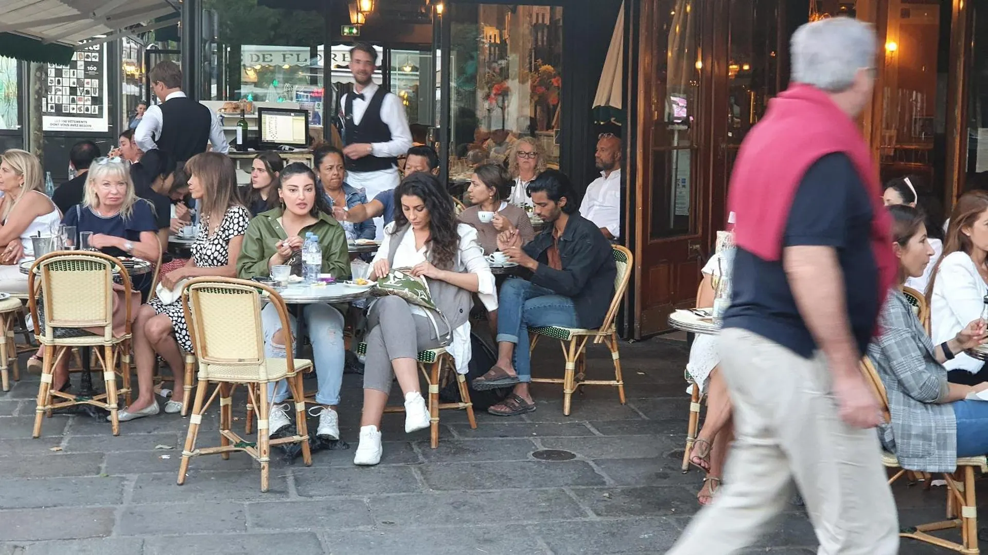 Homestay Stuning Place ,Gare Montparnasse ,Center Paris ,Front Of Metro Apartment